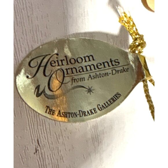 Ashton Drake The Queens Waltz Shoe Ornament Stepping In Time Collection Green - Picture 6 of 9